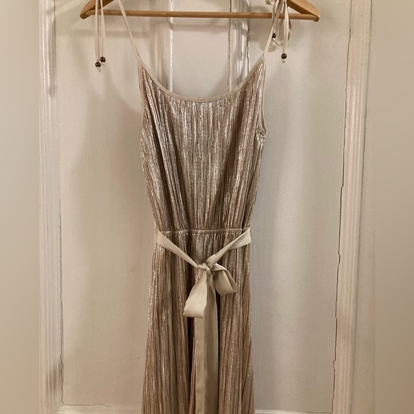 Flowy goddess maxi dress - Picture 2 of 4